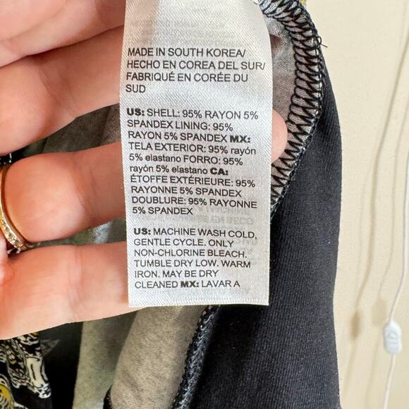 Chicos Womens Blouse 3/4 Sleeve Paisley size XL Yellow Black Rayon Stretch - Picture 7 of 8